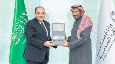 وزير الصناعة السعودي يناقش مع وزير التجارة والصناعة المصري فرص تعزيز التعاون بين البلدين