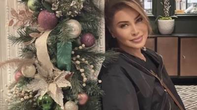 مع شجرة الكريسماس.. نوال الزغبي تخطف أنظار جمهورها بإطلالة جديدة