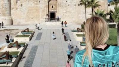 عاشقة محمد صلاح تعجب بقلعة قايتباى وتدعو أصدقاءها لزيارة الإسكندرية