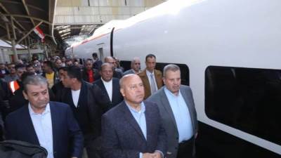 وزير النقل يشهد انطلاق أولى رحلات قطار تالجو بالركاب من رمسيس إلى سيدي جابر