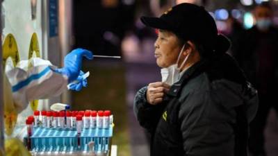 مسئول صيني: نصف مليون إصابة بفيروس كورونا في مدينة صينية واحده