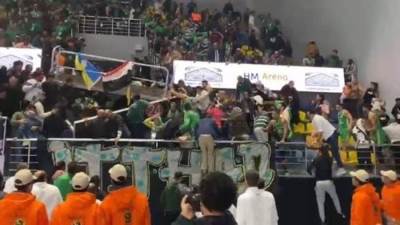 انهيار مدرج ملعب مباراة سلة الأهلي والاتحاد السكندري في السوبر 