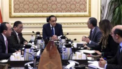 رئيس الوزراء يتابع مع رئيس هيئة الاستثمار خطط الترويج للفرص الاستثمارية بمصر
