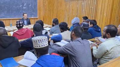 البحوث الإسلامية: بدء سلسلة المراجعات العلمية للمناهج الدراسية للطلاب الوافدين