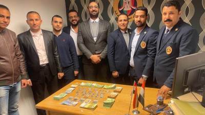 جمارك مطار الغردقة تضبط تهريب كمية من النقد الأجنبي وعدد من السبائك والجنيهات الذهبية والفضية