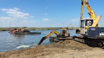 سويلم يتابع موقف مشروعات الصرف على مستوى الجمهورية