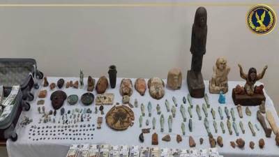 ضبط 210 قطعة يشتبه في أثريتها بالجيزة بقصد الإتجار 