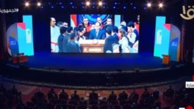 الرئيس السيسي يشاهد فيلما تسجيليا بعنوان: "3 سنين قادرون باختلاف"