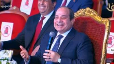 الرئيس السيسي عن طفلة غالبها النوم بحفل قادرون باختلاف: مستنى وممكن أقعد ساعة