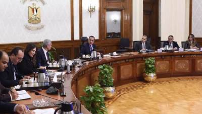 رئيس الوزراء يتابع موقف توفير المواد الخام اللازمة لتصنيع الأدوية 