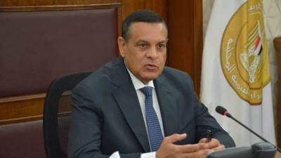 وزير التنمية المحلية يستعرض تقريرا حول جهود الوزارة في دعم القضية السكانية خلال 2022