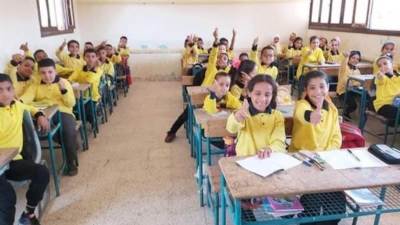 الحكومة تنفي ربط تسليم المهام الأدائية للصفين الرابع والخامس بالمصروفات الدراسية