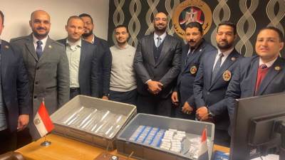 جمارك مطار الغردقة تضبط محاولة تهريب كمية من مستلزمات جراحة زرع الشعر