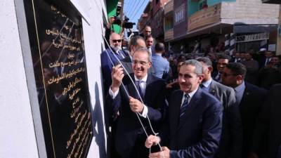 وزير الاتصالات يفتتح 4 مكاتب بريد ويتفقد أعمال مد كابلات الألياف الضوئية بالغربية