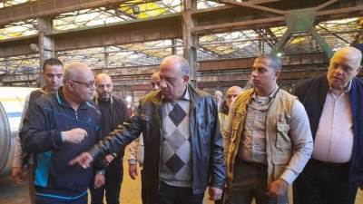 وزير قطاع الأعمال العام يتفقد شركة النحاس المصرية بالإسكندرية