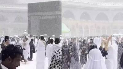 الأرصاد الجوية السعودية توضح حقيقة الفيديو المتداول لتساقط الثلوج على المسجد الحرام