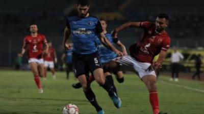 عبد الله السعيد وصبحى ولاكاى فى هجوم بيراميدز أمام الأهلي