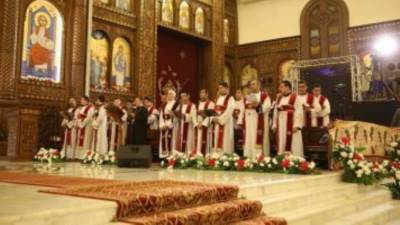 كاتدرائية ميلاد المسيح بالعاصمة الإدارية تتزين استعداد لقداس عيد الميلاد