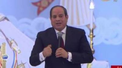 الرئيس السيسي عن شائعات بيع قناة السويس: لو فيه حاجة هعملها هقلها