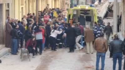 انهيار منزل مكون من 5 طوابق بأسيوط.. والبحث عن مفقودين تحت الأنقاض