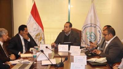 رئيس الرعاية الصحية يعقد اجتماعًا لمناقشة تطورات العمل لإطلاق نظام إدارة الموارد البشرية إلكترونيًا HRIS