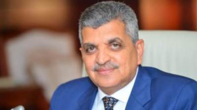 أسامة ربيع: السفينة جلوري تعطلّت ولم تجنح.. وحركة الملاحة منتظمة الآن بالقناة