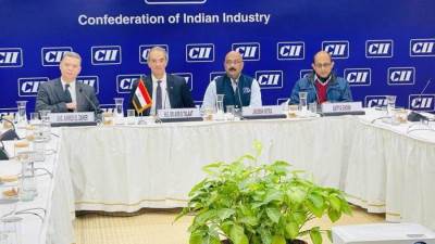 وزير الاتصالات يلتقي بأعضاء اتحاد الصناعة الهندي ويدعو الشركات للاستثمار بقطاع الاتصالات المصري