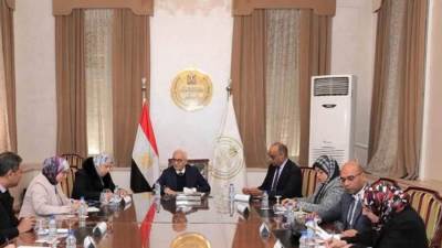 وزير التعليم يستعرض آليات تطوير المناهج للطلاب ذوي الإعاقة البصرية 