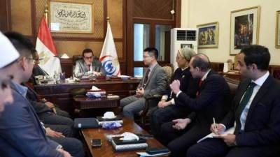 وزير الصحة يبحث مع إحدى شركات التسلسل الجيني التوسع في خدمات الفحوصات والتحاليل المقدمة للمواطنين