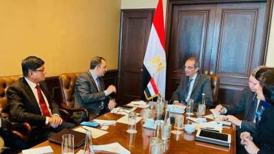 وزير الاتصالات يبحث مع" تك ماهندرا" الهندية التوسع في أنشطتها لتصدير خدمات تكنولوجيا المعلومات لمصر