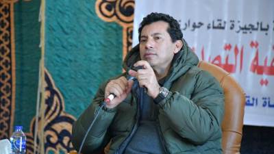 وزير الرياضة يتفقد المنشآت الشبابية بالجيزة ويفتتح تطوير مركزى شباب بهرمس ومنشأة القناطر