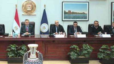  وزير السياحة يعقد اجتماعاً لمتابعة الموقف التنفيذي لمشروعات تطوير الأنظمة الإلكترونية بالقطاع السياحي