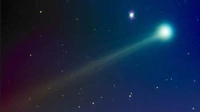 يزور الأرض كل 50 ألف عام.. البحوث الفلكية يرصد" المذنب الأخضر النادر" 