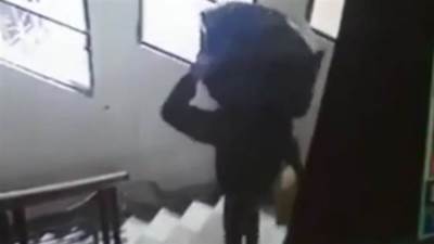 "شقا عمري راح".. لص يسرق جهاز عروسة بالكامل في بورسعيد (بالفيديو)