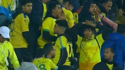 بعد الهزيمة أمام المقاولون.. إغماء مشجع الإسماعيلي داخل المدرجات 