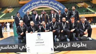 رئيس الاتحاد السعودي للهوكي يُتوج" الزمالك المصري" بالكأس والميداليات الذهبية للبطولة العربية الأولى للهوكي