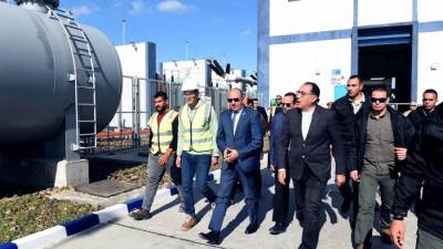 رئيس الوزراء يتفقد محطة محولات كهرباء الشيخ زويد