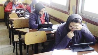 طلاب الصفين الأول والثاني الثانوي يواصلون امتحانات الفصل الدراسي الأول