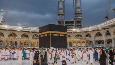 شؤون الحرمين ترفع مستوى السلامة وجهودها الخدمية خلال هطول الأمطار