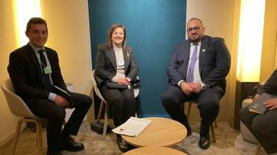 "السعيد" تبحث مع وزير الاقتصاد والتخطيط السعودي سبل التعاون المشترك