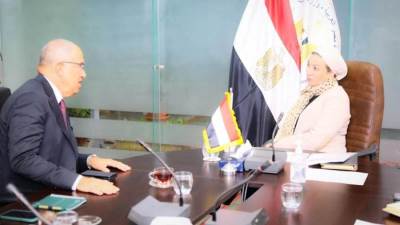 وزيرة البيئة تبحث مع اتحاد الصناعات سبل تحقيق التنمية الاقتصادية المتوافقة بيئيا