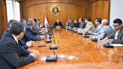 وزير الصناعة يبحث مع أعضاء البرلمان جهود الوزارة للتعامل مع تحديات القطاع الصناعى