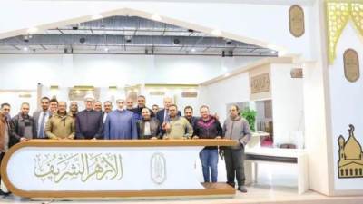 وكيل الأزهر يتفقد تجهيزات جناح الأزهر بمعرض القاهرة للكتاب ويشيد بأداء القائمين عليها