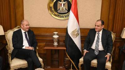 وزير التجارة يبحث مع هيئة معارض دوسلدورف الألمانية تعزيز التعاون بين الجانبين