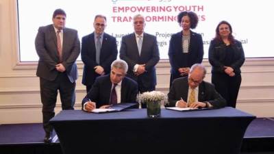 وزير التعليم يطلق المرحلة الثانية لمشروع المراكز الجامعية للتطوير المهني