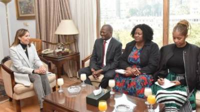 وزيرة الثقافة تلتقي وفد من جنوب أفريقيا للاتفاق على فعاليات "الموسم الثقافي الجنوب أفريقي"