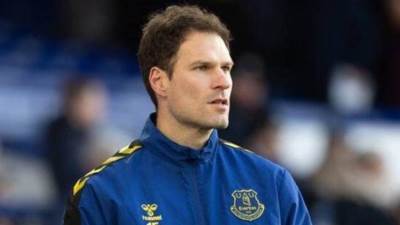 إيفرتون يرفض عرض النصر السعودى لضم الحارس بيجوفيتش