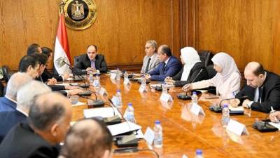 وزير التجارة يبحث مع رؤساء المجالس التصديرية خطط المائة مليار دولار