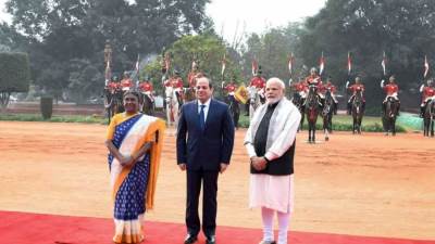 رئيسة جمهورية الهند تستقبل الرئيس السيسي بقصر "راشتراباتي بهافان" بنيودلهي 