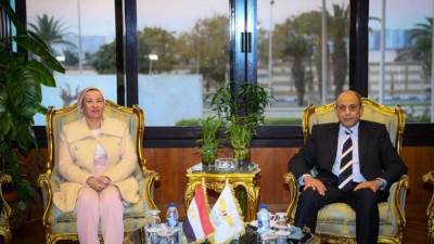 وزيرا الطيران والبيئة يفتتحان محطة جديدة للطاقة الشمسية بمطار القاهرة